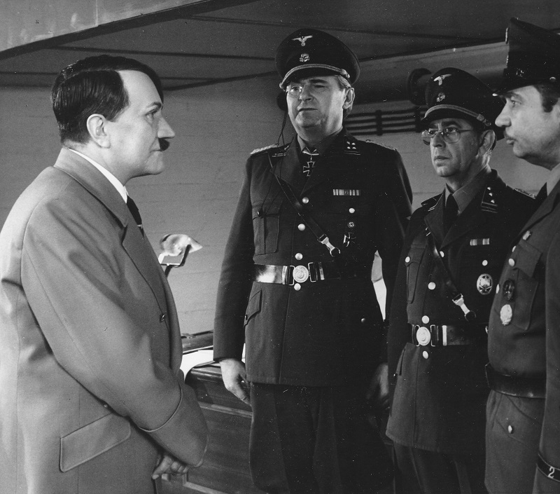 František Vicena v roli Adolfa Hitlera.
