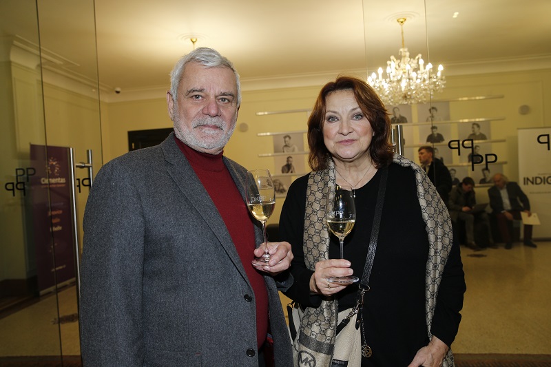 Hodně štěstí a zdraví přáli jubilantovi také manželé Petr Štěpánek a Zlata Adamovská.