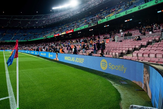 Singl Boys Don´t Cry doprovází celosvětová reklamní kampaň, která vyvrcholila ve Španělsku při zápase FC Barcelona vs Real Madrid. Tato reklama, která se objevovala během zápasu na hlavní reklamní ploše, byla vysílána do několika desítek zemí. 