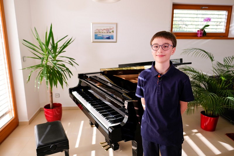Cenu získal i čtrnáctiletý Alex Faivre, kterého zlákala astronomie, matematika, fyzika, ale také hra na klavír a programování.