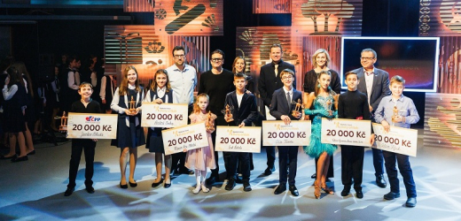 Vítězové 25. ročníku soutěže Zlatý oříšek s patrony. 