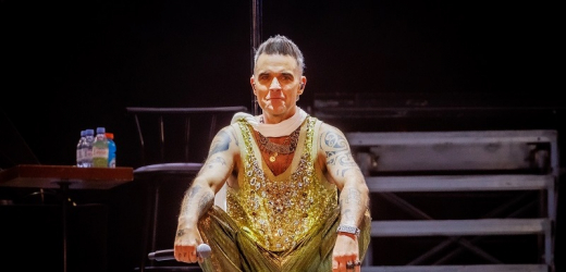 Robbie Williams je čerstvý padesátník. 