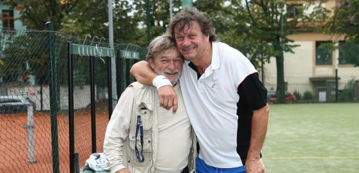 Roman Skamene i Standa Hložek jsou milovníky tenisu. I na ten došlo během jejich dovolené.  