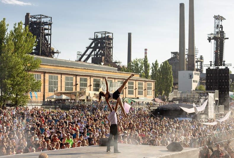 Otevírací doba IQOS zóny je každý festivalový den od 12:00 do půlnoci. Vstup bude pouze pro starší 18 let.