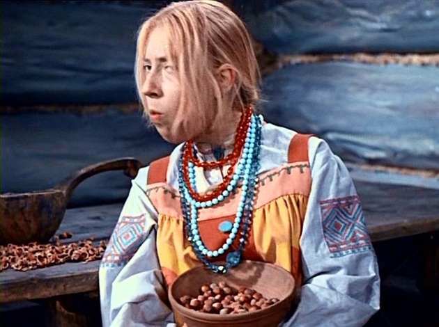 Výprava celého štábu na poloostrov Kola, kde se natáčely přírodní scenerie, byla drahá, a tak se šetřilo například na jablku, do něhož se Marfuša zakousla, i když šlo ve skutečnosti o cibuli. Na konci filmu během svatební hostiny zase rekvizitáři natřeli všechno jídlo petrolejem, aby nikdo neujídal.