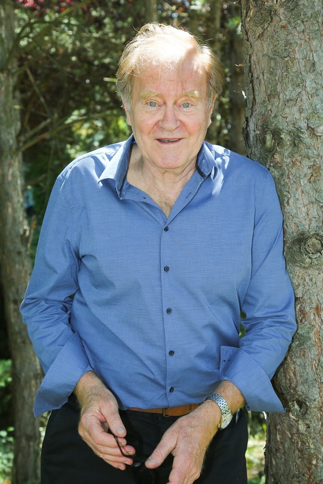 V pondělí 3. února bude slavit i herec Jan Vlasák, a to dvaaosmdesátiny. Navzdory věku je velmi aktivní, hraje v několika divadlech (včetně muzikálu) a letos ho uvidíme ve filmu Divočina.