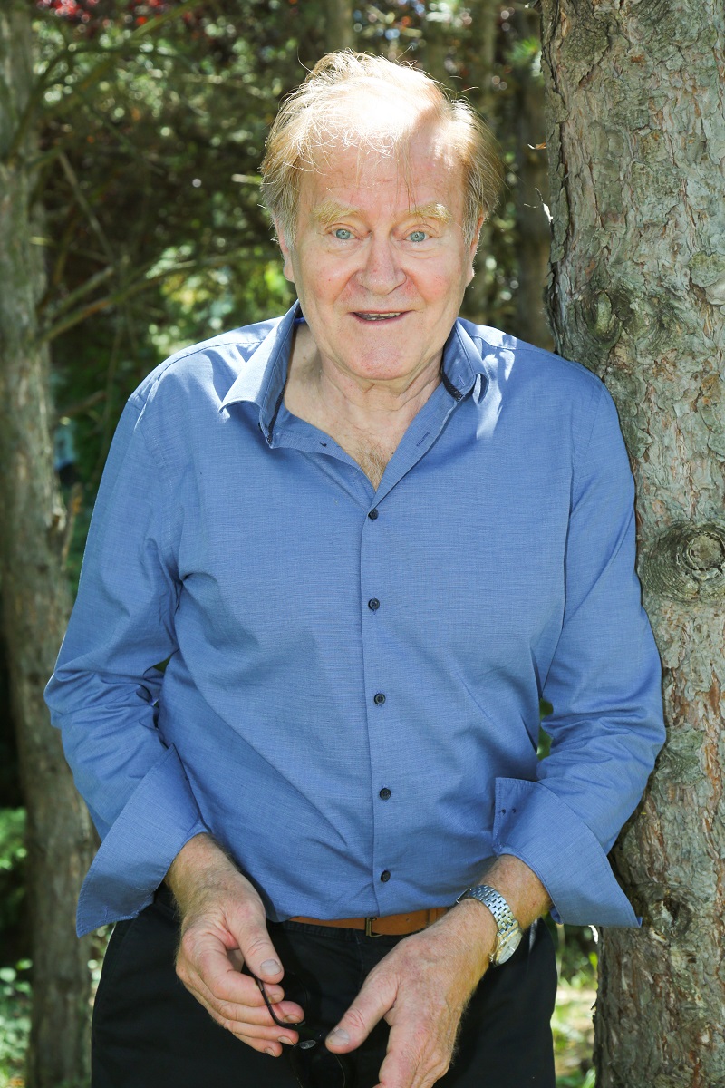 V pondělí 3. února bude slavit i herec Jan Vlasák, a to dvaaosmdesátiny. Navzdory věku je velmi aktivní, hraje v několika divadlech (včetně muzikálu) a letos ho uvidíme ve filmu Divočina.