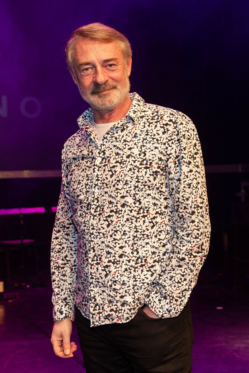 Charismatický herec Jiří Dvořák, kterého jsme si během Vánoc připomněli v jeho nejznámější roli čerta Uriáše v Anděl Páně, bude slavit 4. února sedmapadesáté narozeniny. Přejeme jemu i všem ostatním všechno nejlepší!