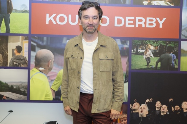 Na první pohled působí Ondřej Sokol jako veselý, bystrý, vtipný a bezstarostný člověk, kterého nic netrápí. Celý život se ale potýká s Aspergerovým syndromem, což je typ autismu. Pokud například při natáčení nejsou věci na svých značkách, nemůže dál točit, jeho výkon výrazně limitují byť jen drobné odchylky. Lidé s tímto onemocněním u nás také nesmějí vlastnit například řidičský průkaz.