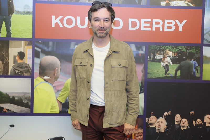 Na první pohled působí Ondřej Sokol jako veselý, bystrý, vtipný a bezstarostný člověk, kterého nic netrápí. Celý život se ale potýká s Aspergerovým syndromem, což je typ autismu. Pokud například při natáčení nejsou věci na svých značkách, nemůže dál točit, jeho výkon výrazně limitují byť jen drobné odchylky. Lidé s tímto onemocněním u nás také nesmějí vlastnit například řidičský průkaz.