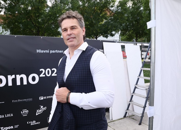 Ke svému legendárnímu číslu na dresu se pomalu, ale jistě přibližuje i věkem hokejista Jaromír Jágr. Má na to ale ještě 15 let, protože 15. února oslaví teprve 53. narozeniny.