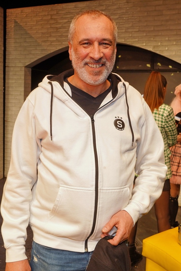 Jubilantem je také herec David Suchařípa. Tomu bude 18. března šedesát. Jistě mu jeho blízcí přichystají krásnou oslavu.