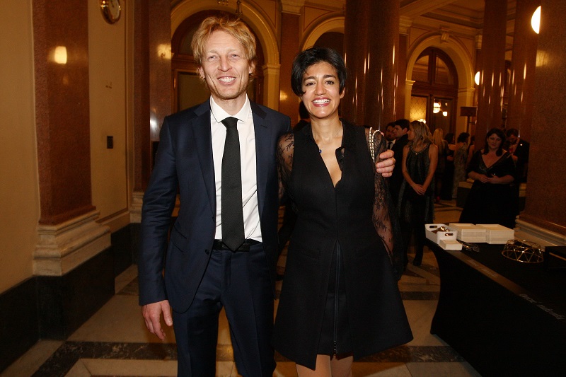 Bývalí manželé Mariem Mhadhbi a Karel Janeček na sebe v jednu chvíli podávali jednu žalobu za druhou. Mariem například obvinila Karla z domácího násilí, užívání drog či únosu dítěte. Tato obvinění ale francouzský soud smetl ze stolu. Nyní se miliardář soudí s exmanželkou o kryptoměny, které jí daroval při rozvodovém vyrovnání. V době jejich rozchodu měly bitcoiny hodnotu 150 milionů, dnes jejich cena dosahuje výše 1,7 miliardy korun.