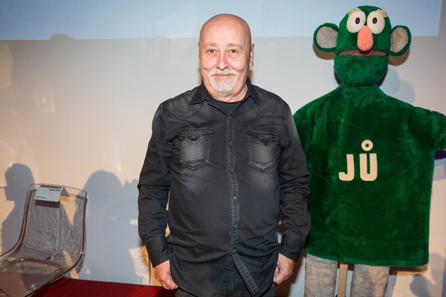 Společně s Jiřím Lábusem k nám promlouvají skrze plyšové duo Jů a Hele přes 40 let. A tak není divu, že Otovi Jirákovi bude 12. dubna už 76 let.