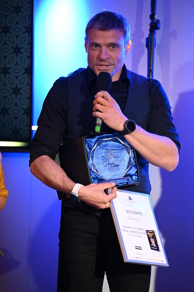 Za svou biografii Objektivní nález: Moje nejtěžší mise si ocenění odnesl lékař Tomáš Šebek.