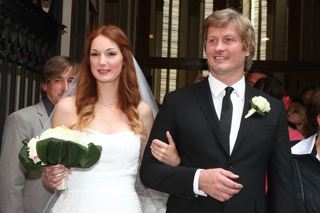 Velkolepá svatba dcery Světlany Nálepkové a Michala Nesvadby Josefíny vyústila v rychlý rozvod. Majitel baru v proslavené Stodolní ulici v Ostravě své ženě nepřiznal obrovské dluhy a exekuce. Ačkoli měli společného syna, Pepina po odhalení nepříjemných skutečností nelenila a podala ani ne rok po svatbě žádost o rozvod. Tři roky po něm spáchal Michal Vašek sebevraždu.