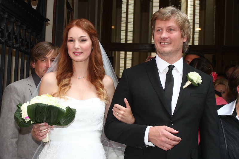 Velkolepá svatba dcery Světlany Nálepkové a Michala Nesvadby Josefíny vyústila v rychlý rozvod. Majitel baru v proslavené Stodolní ulici v Ostravě své ženě nepřiznal obrovské dluhy a exekuce. Ačkoli měli společného syna, Pepina po odhalení nepříjemných skutečností nelenila a podala ani ne rok po svatbě žádost o rozvod. Tři roky po něm spáchal Michal Vašek sebevraždu.