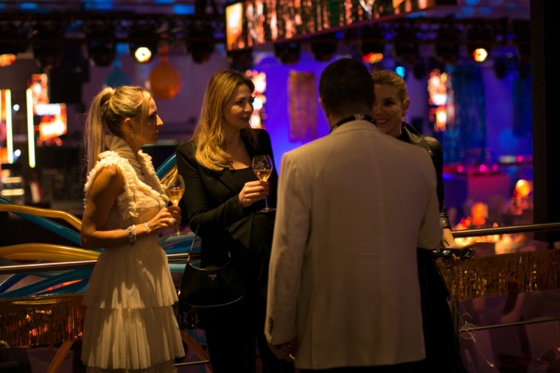 Ivana Gottová měla k Leonovi Tsoukernikovi blízko. Na snímku sice podnikatel stojí zády, ale slavili spolu třeba Nový rok.