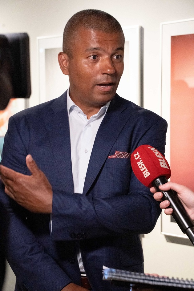 Dorazil také Rey Koranteng.