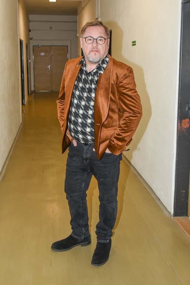 Ve stejný den jako Vojtek se narodil i herec Václav Kopta. K jeho šestým kulatinám mu popřeje jak rodina, tak kolegové, mezi nimiž je velmi oblíbený.