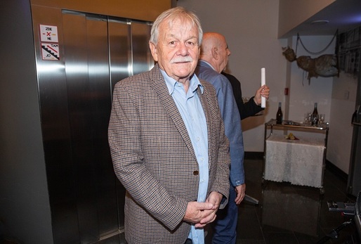 Až 120 minut zábavy bez přestávky nabízí v talk show Minipárty bavič Karel Šíp. Se svým projektem brázdí všechny kouty republiky a vypráví historky ze svého života. Prostor dostanou i diváci, kteří se slavného textaře a moderátora mohou zeptat, na co chtějí.