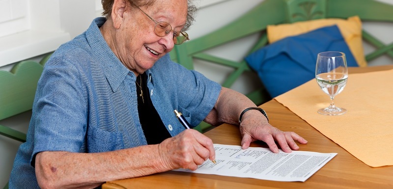 Závěť, známá také jako poslední vůle, je právní dokument, ve kterém rozhodnete o rozdělení svého majetku po smrti.