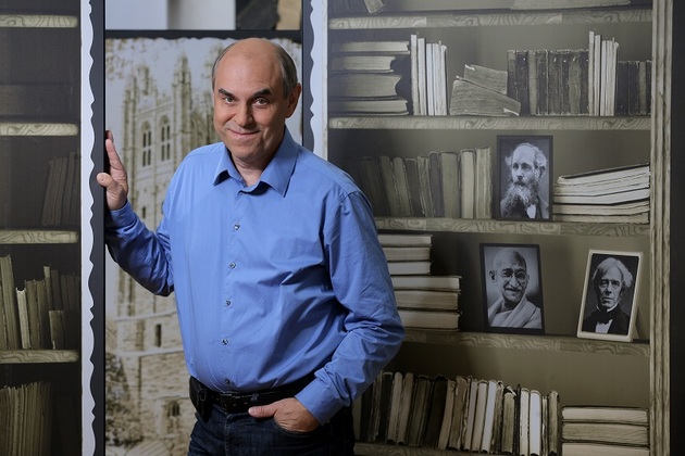 Ke studiu herectví byl Jaroslav Táborský přijat až napočtvrté, předtím dokončil studium na pedagogické fakultě, obor fyzika a základy techniky. Nikdy se však učitelství nevěnoval, bral to spíš jako únik před dvouletou vojenskou službou. Po dokončení DAMU nastoupil do kladenského divadla a u herectví už nadobro zůstal.