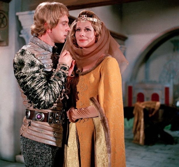 S Jaromírem Hanzlíkem v televizní inscenaci o kněžně Elišce Poslední královna.