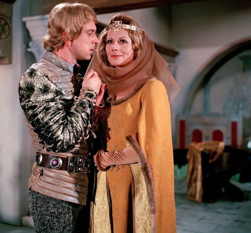 S Jaromírem Hanzlíkem v televizní inscenaci o kněžně Elišce Poslední královna.