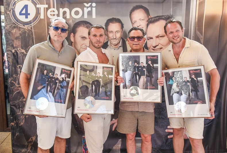 Za 7 let existence 4 Tenoři stihli vystoupit před více než čtvrt milionem diváků v Česku, na Slovensku nebo v USA, získat 3 Zlaté a 3 Platinové desky a vyletět do první desítky nejpopulárnějších skupin v anketě Český slavík. 