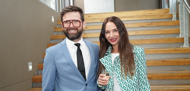 Důležité je, že se herečka líbí manželovi. 