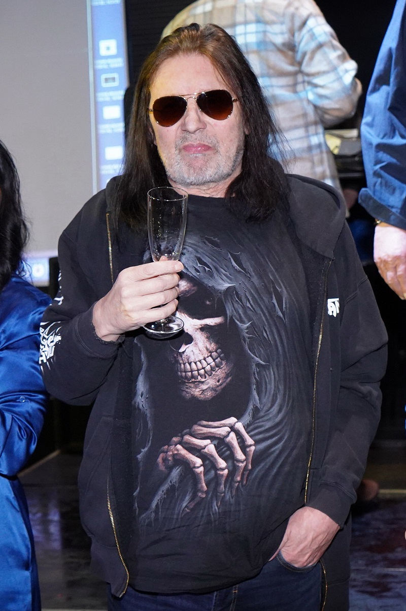 Také zpěvák Aleš Brichta stárne a více než rockovou hvězdu už připomíná dědečka. Od 9. srpna ho budou celý rok doprovázet dvě šestky. Přejeme mu hlavně zdraví!