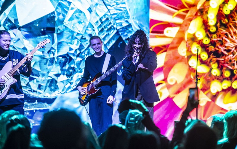 Zpěvačka Zea představila song Backslide, který vznikl speciálně pro IQOS.