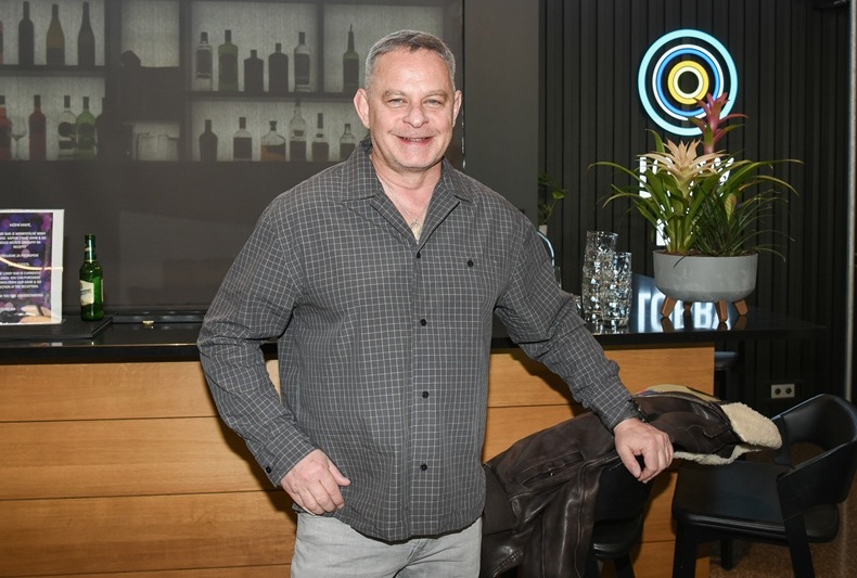 Filip Renč se chystá na spolupráci se známým pěvcem. 