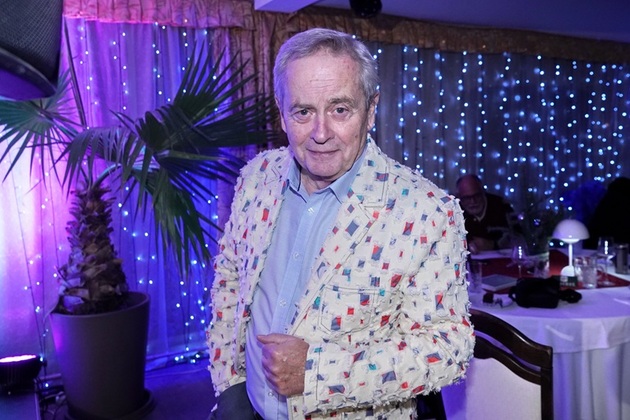 Už od roku 1952 slaví narozeniny legenda televizního hlasatelství Alexander Hemala. Letos 3. září mu tak bude třiasedmdesát. Jistě si slavnostní den užije v rodinné pohodě s manželkou.