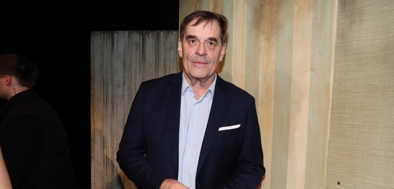 Herec Miroslav Etzler zhubl 25 kilogramů. Ne kvůli roli, ale ze zdravotních důvodů. Doktoři mu zjistili cukrovku a bylo zle. Radikální změna stravy, žádný cukr, žádné výmluvy. Váha šla dolů a sám herec přiznává, že se cítí o dvacet let mladší.