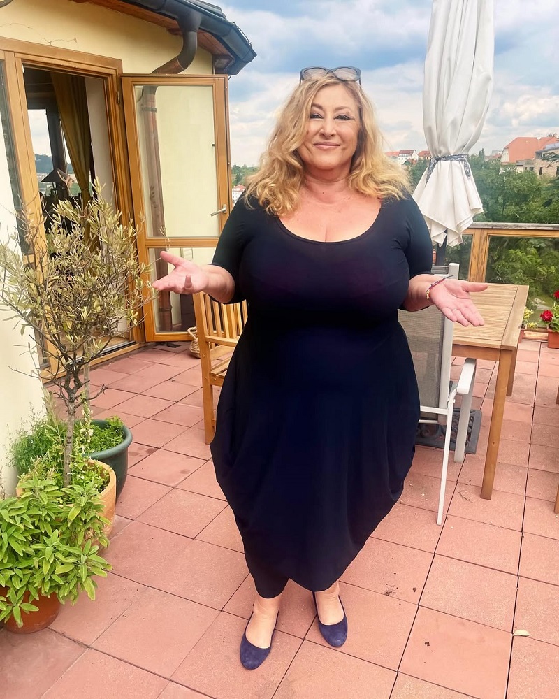 Dlouhá léta razila oblíbená spisovatelka Halina Pawlowská heslo "víc je víc", ale teď vypadá úplně jinak. Na sociálních sítích ji fanoušci málem nepoznávají. Úbytek váhy je znát, ale není za tím dieta. Příčinou jsou zdravotní komplikace a následný pobyt v nemocnici.