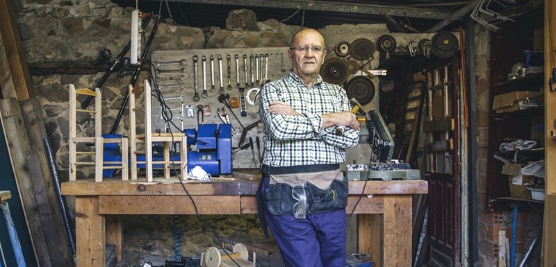 Téměř každý muž měl doma ponk, kladivo, vrtačku a krabici plnou šroubků, matek a hřebíků.