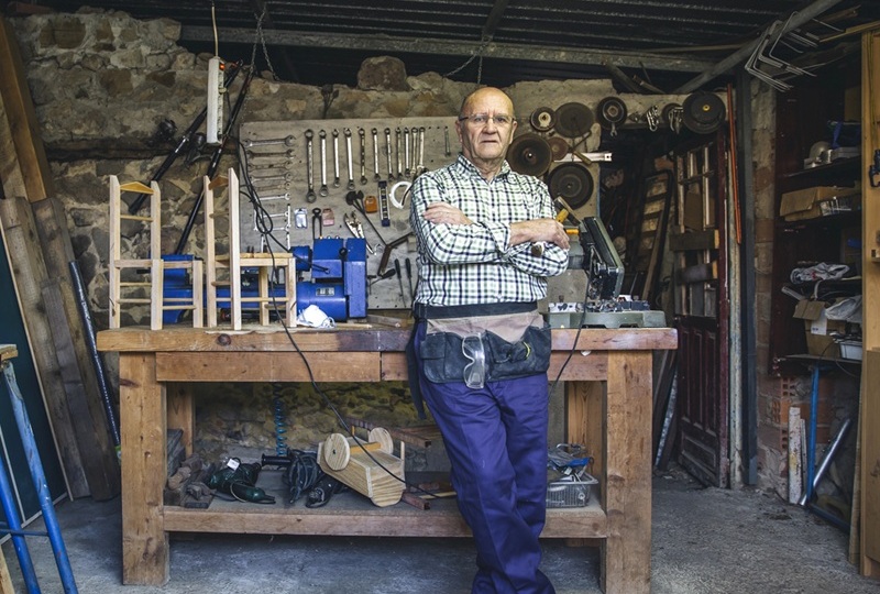 Téměř každý muž měl doma ponk, kladivo, vrtačku a krabici plnou šroubků, matek a hřebíků.