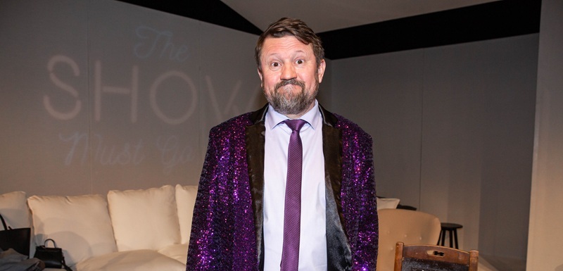 Karel Zima se změnil. 