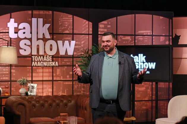 Talkshow Tomáše Magnuska je zábavný rodinný pořad, ve kterém si moderátor postupně zve tři hosty. Legendu - sportovce, zpěváka, lékaře, politika, herce či vědce, zkrátka osobnosti, které ve svém životě něco dokázaly a je jim nad 65 let. Naopak druhý host je spíše na začátku své kariéry a je mu do třiceti let. Právě pohled dvou odlišných generací na svět a dění kolem nás je vždy velmi zajímavý. Třetím hostem je pak kamarád, většinou herecký kolega Tomáše Magnuska. Někdo, s kým točil či jinak pracoval. Tomáš Magnusek je především bezprostřední a snaží se nejen navodit rodinnou atmosféru, ale i zapojit hosty na reakce navzájem mezi sebou, diváky v hledišti a nakonec i diváky u televizních obrazovek. Posuďte sami.