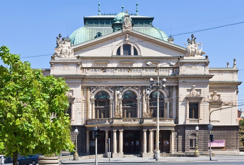 Plzeňské divadlo je nejen uměleckou institucí, ale i aktivním hráčem na kulturní mapě města. 