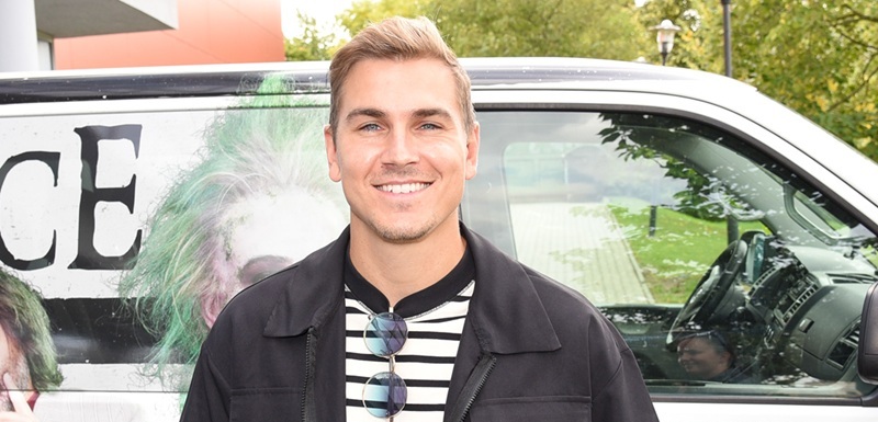 Sympatický herec, zpěvák a moderátor David Gránský je na vrcholu kariéry, zároveň se mu ale daří i v soukromí. Jeho manželka Nikola je v šestém měsíci těhotenství a společně se připravují na příchod druhého dítěte. Doma už mají tříletého syna Matea, který se brzy stane starším bratrem. Gránský otevřeně přiznal, že se těší, ale také má respekt, aby bylo vše v pořádku. Rodina je pro něj největší životní rolí, na kterou se připravuje s láskou i pokorou.