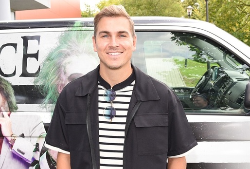 Sympatický herec, zpěvák a moderátor David Gránský je na vrcholu kariéry, zároveň se mu ale daří i v soukromí. Jeho manželka Nikola je v šestém měsíci těhotenství a společně se připravují na příchod druhého dítěte. Doma už mají tříletého syna Matea, který se brzy stane starším bratrem. Gránský otevřeně přiznal, že se těší, ale také má respekt, aby bylo vše v pořádku. Rodina je pro něj největší životní rolí, na kterou se připravuje s láskou i pokorou.