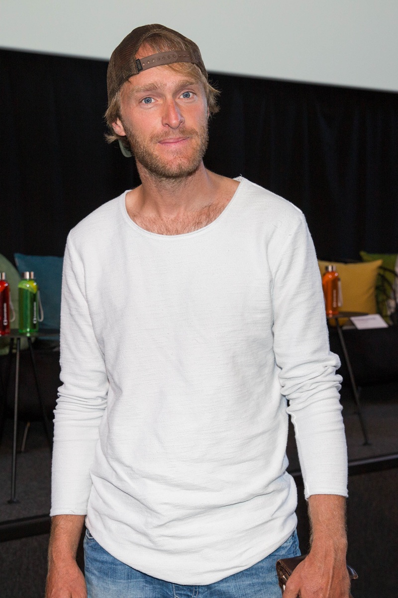 Rybář a dobrodruh Jakub Vágner má za sebou stovky cest po světě, lovil největší ryby a čelil divočině, teď ale stojí před tou největší výzvou - znovu se stane otcem. S manželkou Claudií už vychovávají dceru Kayu a právě ta se brzy dočká sourozence. Zpráva zatím nepadla oficiálně, ale SEDMIČCE radostnou zprávu sdělil Jakubův otec Karel Vágner. Jakub, který je zvyklý na dobrodružství, tentokrát zažije adrenalin na domácí půdě.