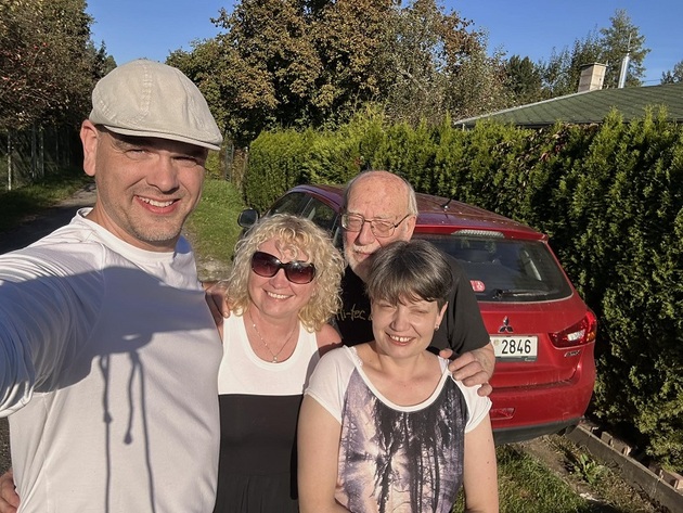 Jan s manželkou, synovcem Vojtěchem a jeho manželkou. 