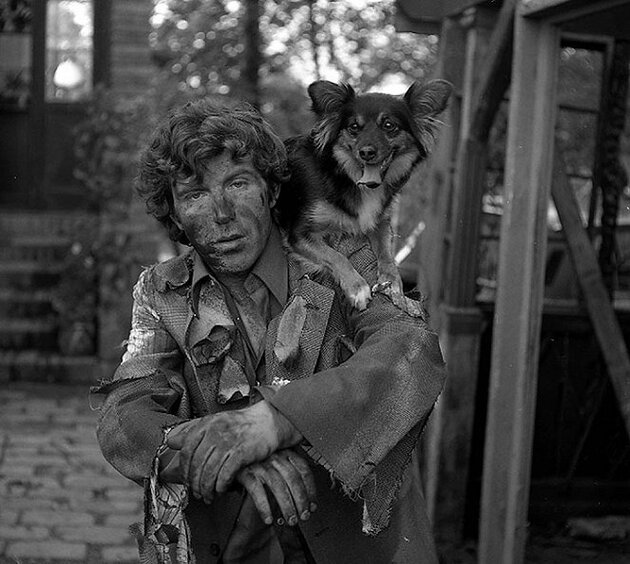 Jiří Hrzán v roli ženicha Michala. 