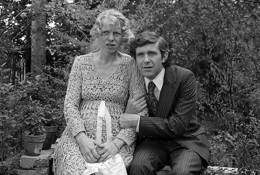 Scénář sympaticky ztřeštěné kriminálky napsal Zdeněk Podskalský.