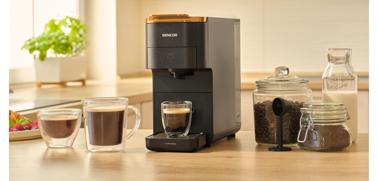 Kapsle, nebo čerstvě namletá zrna? Kompaktní kávovar Sencor vykouzlí skvělou kávu z obojího