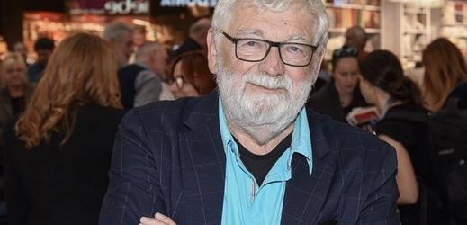 Pokud preferujete spíše vizuální než psaný projev, určitě sledujte pořad Josef Klíma: Jak jsem přežil devadesátky každý čtvrtek na TV BARRANDOV ve 20:05.